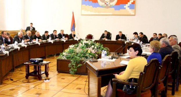 На расширенном заседании совета министерства здравоохранения НКР под председательством премьер-министра НКР Ара Арутюняна. Нагорный Карабах, Степанакерт, 14 апреля 2011 г. Фото с официального сайта правительства Нагорно-Карабахской республики, http://www.karabakh.net