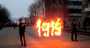 Факельное шествие в память жертв геноцида армян в Османской империи. Нагорный Карабах, г. Степанакерт, 23 апреля 2011 г. Фото "Кавказского узла"