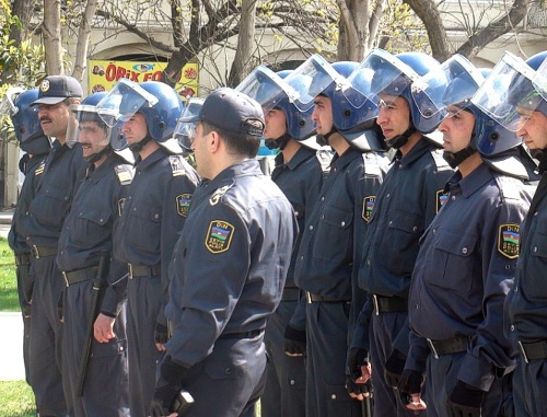 Усиленные наряды полиции на улицах Баку. 17 апреля 2011 г. Фото "Кавказского узла"