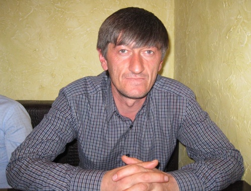 Глава села Цибари Магомедрашид Джамалов 26 апреля в очередной раз приехал в Махачкалу, чтоб решать проблемы погорельцев, и одновременно поступил на курсы муниципальных служащих. Фото "Кавказского узла"