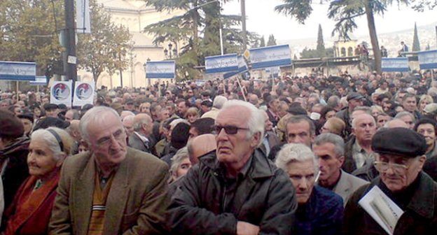 Акция протеста Представительского народного собрания Грузии на проспекте Руставели в Тбилиси, 25 ноября 2010 г. Фото: Информационно-аналитическое агентство "ГРУЗИНФОРМ" (/www.saqinform.ge)