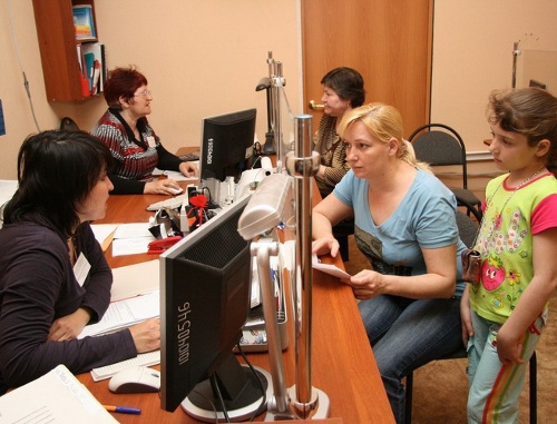 В отделе жилищных субсидий. Фото: официальный Интернет-портал Администрации Волгоградской области (www.volganet.ru)