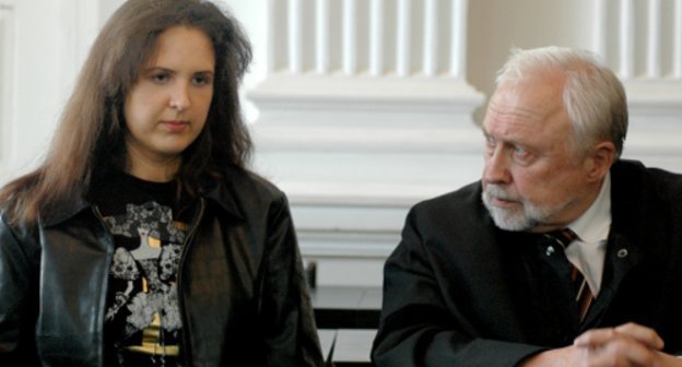 Эгле Кусайте со своим адвокатом в Вильнюсском окружном суде. 21 апреля 2011 г. Фото:Rita Gečiūnaitė, Alfa.lt