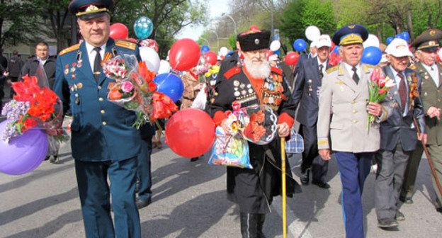 Шествие ветеранов по центральным улица Ростова-на-Дону. 9 мая 2011 г. Фото "Кавказского узла"