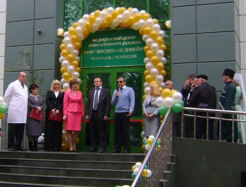 Черкесск, 12 мая 2011 г. Торжественное открытие Центра амбулаторного диализа для больных с терминальной почечной недостаточностью. Фото "Кавказского узла"
