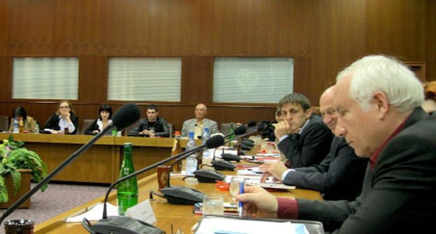 Участники  научно-практической конференции в Махачкале 24 мая 2011 г. Фото "Кавказского узла"