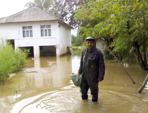 В селе Балагашимханлы Сабирабадского района Азербайджана, которое пострадало от наводнения во время майского разлива Куры. 2010 г. Фото: Радио Азадлыг, RFE/RL
