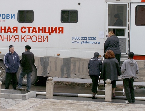 Мобильный комплекс для обслуживания доноров. Северная Осетия, г. Беслан. 20 апреля 2011 г. Фото "Кавказского узла"
