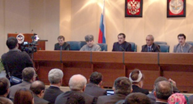 Встреча Главы Республики Ингушетия с родственниками участников НВФ. 2010 г. Фото: www.golosingushetii.ru