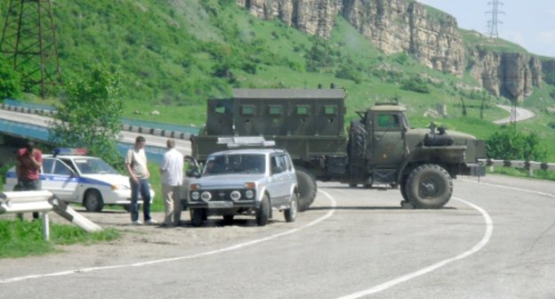 Режим КТО в Эльбрусском районе КБР. 7 июня 2011 г. Фото "Кавказского узла"