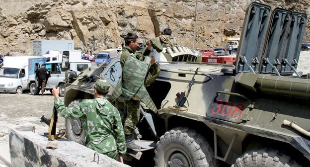  Военные в окрестностях селения Гимры Унцукульского района Дагестана. 15 июня 2011 г. Фото "Кавказского узла"