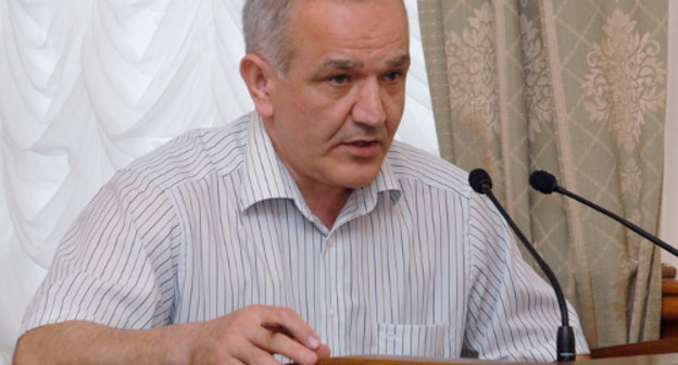 Министр внутренних дел РД Абдурашид Магомедов выступает на координационном совещании по обеспечению правопорядка. Махачкала, 14 июня 2011 г. Фото: пресс-служба президента РД