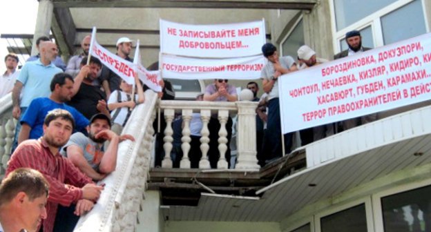 Митинг верующих против произвола силовых структур в Дагестане. Махачкала, 1 июня 2011 г. Фото "Кавказского узла"