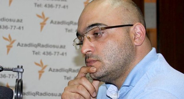 Эйнулла Фатуллаев в студии РадиоАзадлыг, Баку, 13 июня 2011 г. Фото: Turkhan Kerimov, RFE/RL