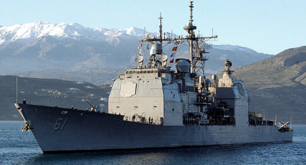  Американский ракетный крейсер USS Monterey (CG-61) у острова Крит. Фото: Navy NewsStand 