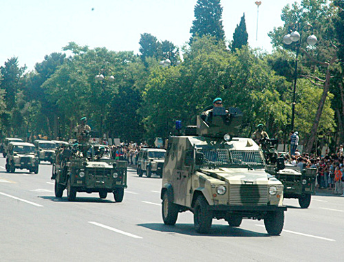 Военный парад по случаю Дня Вооруженных сил Азербайджана на центральной площади Баку. 26 июня 2011 г. Фото: Информационное агентство "ТУРАН"