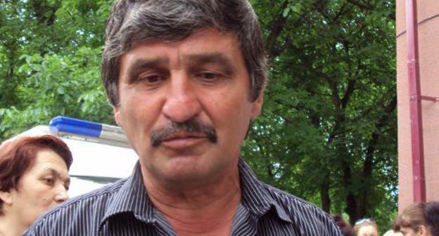 Очевидец взрыва Владимир Багаев у ожогового отделения КБСП во Владикавказе. 27 июня 2011 г. Фото "Кавказского узла"