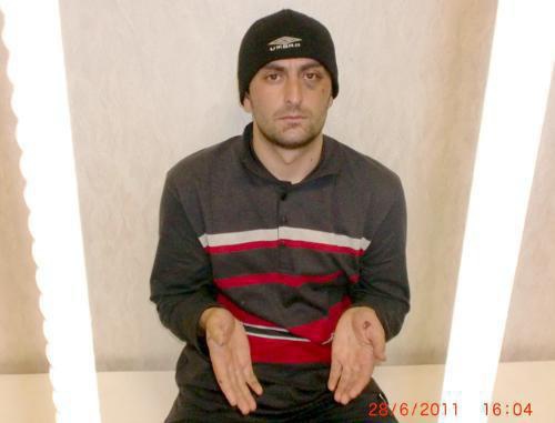 Мурат Беджиев в зале суда. 28 июня 2011 г. Фотография, предоставленная адвокатом похищенного, опубликована на сайте ПЦ "Мемориал" (www.memo.ru)