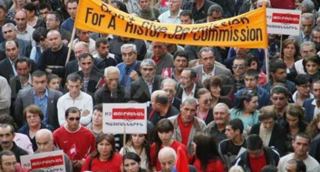 Митинг оппозиции на площади Свободы в Ереване 29 апреля 2011 г. Фото: pik.tv