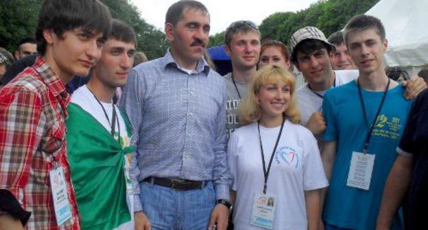 Президент Республики Ингушетия Юнус-Бек Евкуров на встрече с участниками Северо-Кавказского молодежного Форума "Машук-2011". Пятигорск, 5 июля 2011 г. Фото "Кавказского узла"
