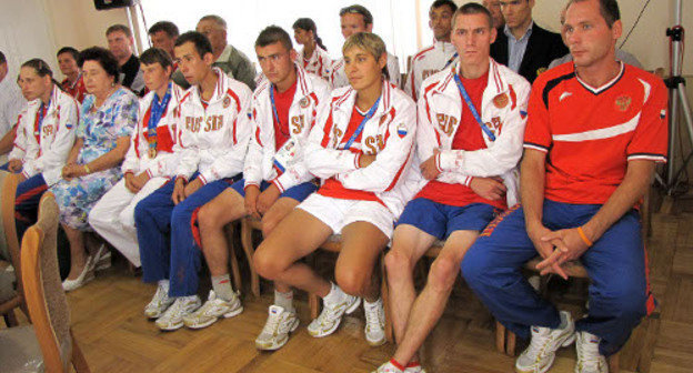 Ростовские спортсмены - участники Всемирных специальных олимпийских игр на приеме в Министерстве труда и социального развития Ростовской области 12 июля 2011 г. Фото "Кавказского узла"