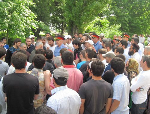 Митинг против произвола правохранительных органов. Махачкала, 1 июня 2011 г. Фото "Кавказского узла"