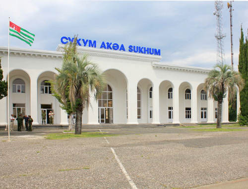 Здание международного аэропорта в Сухуме, Абхазия. Июль 2011 г. Фото "Кавказского узла"
