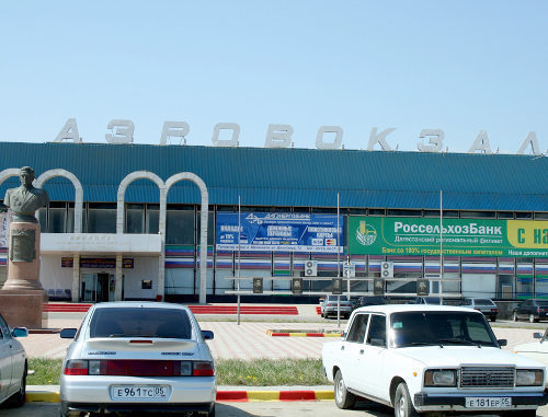 Здание аэровокзала в аэропорту Махачкалы. Фото МЧС Дагестана