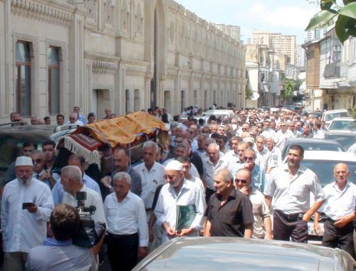 Похороны Азада Муталибова. Баку, 9 августа 2011 г. Фото "Кавказского узла"