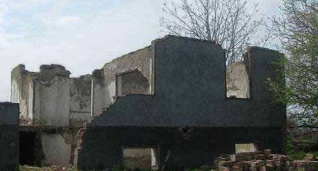 Дом, разрушенный во время войны. Грозный, Чечня, 2010 г. Фото: greedyspeedy.livejournal.com