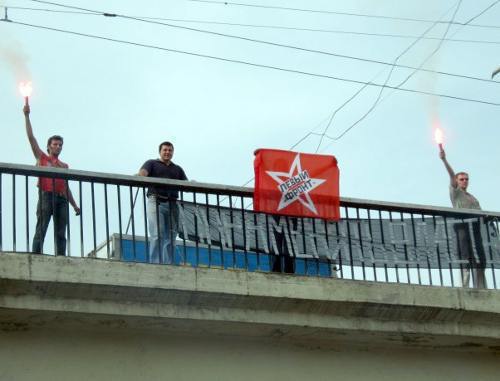 Акция в рамках Дня Гнева в Ростове-на-Дону. 12 августа 2011 г. Фото предоставлено организаторами мероприятия. Акция в рамках Дня Гнева в Ростове-на-Дону. 12 августа 2011 г. Фото предоставлено организаторами мероприятия.