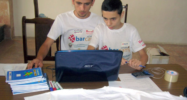 Участники Barcamp Artsakh 2010 в Степанакерте, Нагорный Карабах,  лето 2010 года. Фото "Кавказского узла"