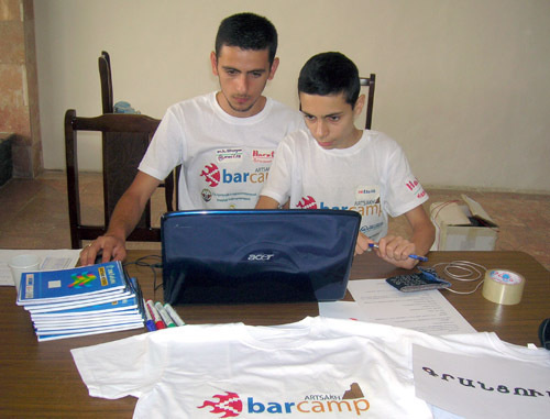 Участники Barcamp Artsakh 2010 в Степанакерте, Нагорный Карабах,  лето 2010 года. Фото "Кавказского узла"