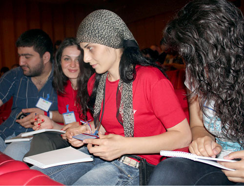 Студенты из Карачаево-Черкесии на международном молодежном экспертно-политическом форуме "Форос.Абхазия" в Гаграх. 22 августа 2011 г. Фото "Кавказского узла"