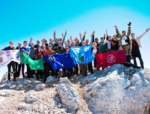 Участники массового восхождения на гору Фишт. Адыгея, 20 августа 2011 г. Фото участников восхождения