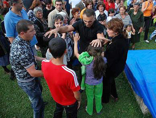 Евангелизационная кампания протестантской церкви "Новое поколение" в поселке Куртан в Армении, июль 2010 г. Фото: www.invictory.org
