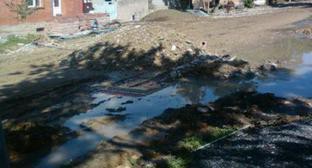 Лужи и грязь на улицах Цхинвала. 1 сентября 2011 года. Фото очевидца из блога журналиста Алана Цхурбаева на "Кавказском узле".