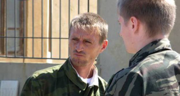 Андрей Попов на кирпичном заводе в Каспийске. 14 сентября 2011 г. Фото "Кавказского узла"