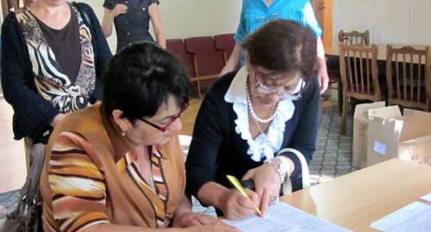 В ЦИК НКР идут последние уточнительные работы, для муниципальных выборов, которые состоятся 18 сентября 2011 года. Нагорный Карабах, Степанакерт, сентябрь 2011 г.