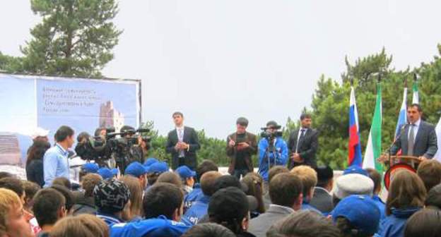 Открытие международного молодежного форума "Таргим-2011". Выступление Юнус-Бека Евкурова. Ингушетия, 20 сентября 2011 г. Фото Вахи Белхароева для "Кавказского узла"