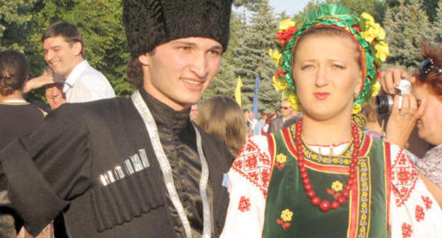 Участники межрегионального фестиваля национальных культур. Село Покровское Неклиновского района Ростовской области. 17 сентября 2011 г. Фото Натальи Баженовой для "Кавказского узла"