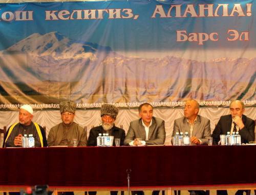 Презентация нового общественного объединения "Барс Эль". Карачаево-Черкесия, г. Карачаевск, 24 сентября 2011 г. Фото: пресс-служба МОО "Барс Эль"