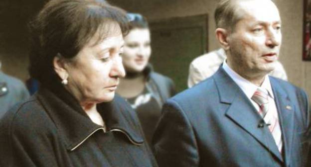 Кандидат в президенты Южной Осетии Алла Джиоева и генерал
 Анатолий Баранкевич на пресс-конференции во Владикавказе 1 ноября 2011 г. Фото Эммы Марзоевой для "Кавказского узла"