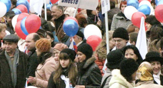 Участники торжественного митинга в честь Дня народного единства в Ростове-на-Дону. 4 ноября 2011 г. Фото Натальи Баженовой для "Кавказского узла"