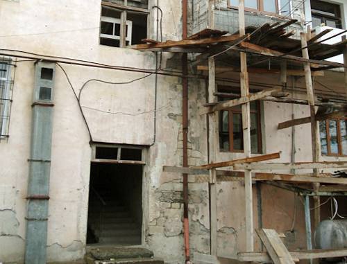Подъезд  жилого дома. Нагорный Карабах, Степанакерт, 28 октября 2011 г. Фото Алвард Григорян для "Кавказского узла"
