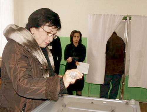 Выборы президента Южной Осетии. Голосование на избирательном участке №4. Цхинвал, 13 ноября 2011 г. Фото: ИА "Рес", www.cominf.org