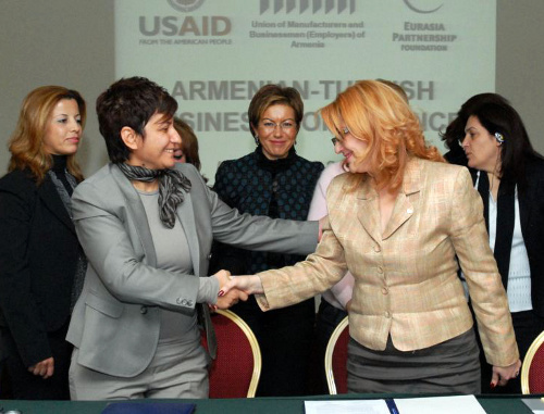Участницы армяно-турецкого бизнес-форума. Армения, Ереван, 22 ноября 2011 г. Фото: Photolure.am