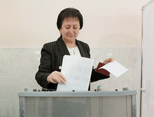 Алла Джиоева голосует в первом туре выборов президента Южной Осетии. Цхинвал, 13 ноября 2011 г. Фото: ИА "Рес", cominf.org