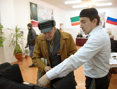 Выборы депутатов Государственной думы РФ. На одном из избирательных участков в Грозном, Чеченская Республика, 4 декабря 2011 г. Фото: http://benomen.livejournal.com