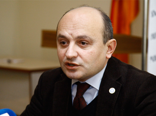 Руководитель фракции "Наследие" в парламенте Армении Степан Сафарян. Фото: PanArmenian.net